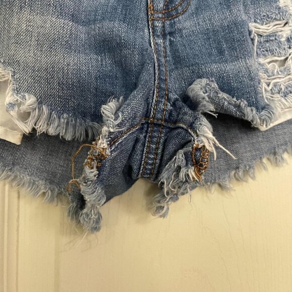 American Eagle Distressed Button Fly Cut Off Vintage Hi-Rise Festival Jean Short - Picture 10 of 11
